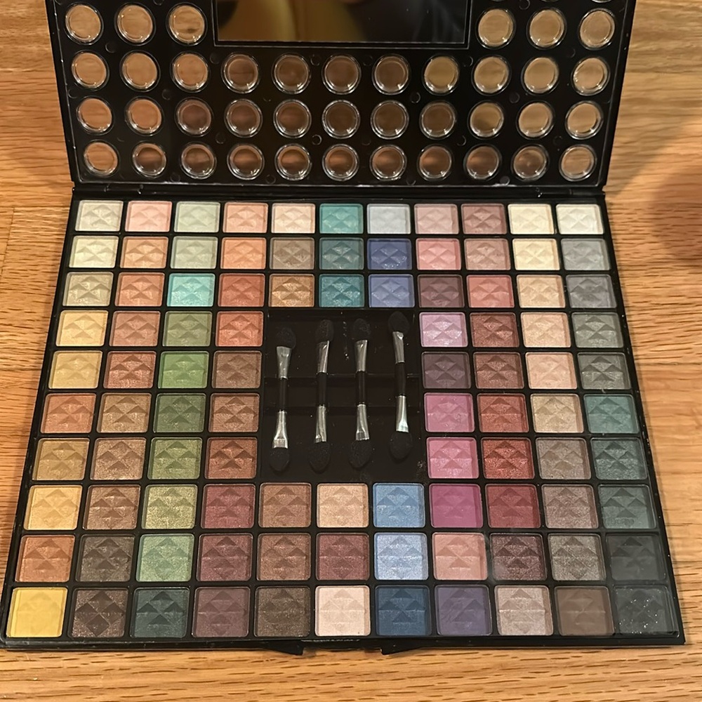Beauty Gems Eye Shadow